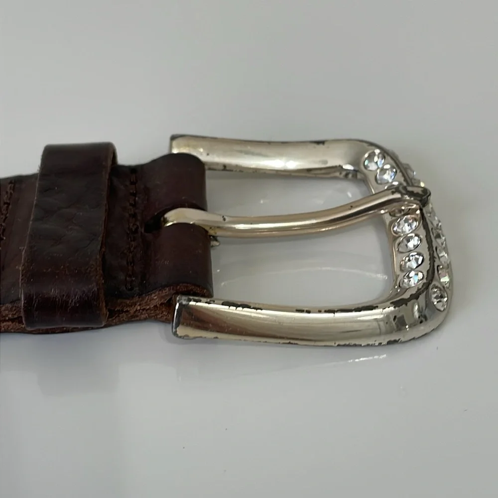 Fossil women’s Medium brown leather‎ belt. Silver buckle with rhinestones. EUC